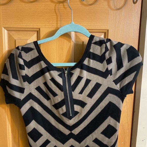 Dress - Picture 2 of 4